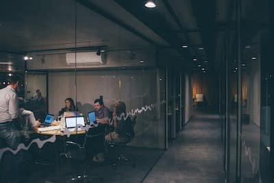 L'abandon du poste d'entreprise : Comment partir sans brûler les ponts ?