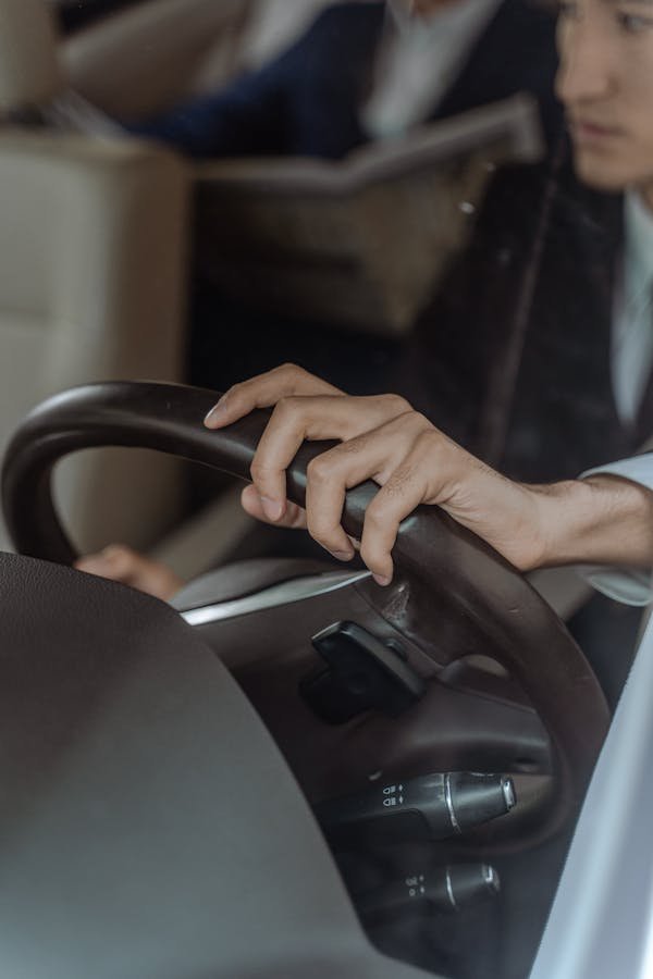 Chauffeur ambassade : excellence et sécurité pour diplomates